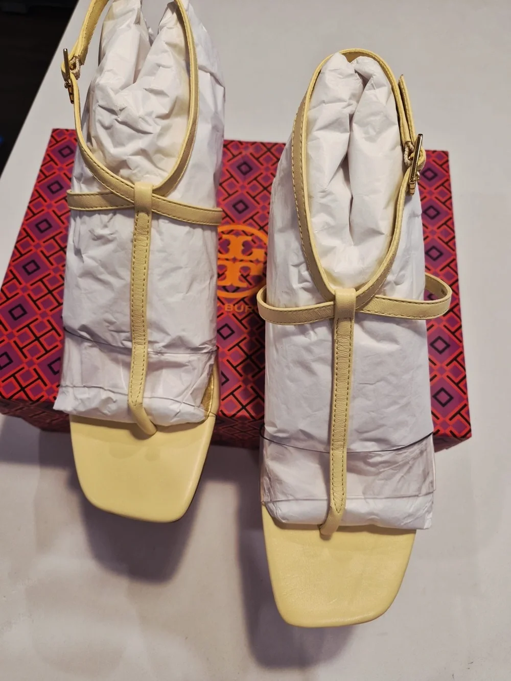 Tory Burch Cream Leather T-Strap Sandals size 9
